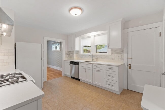 Photo - 76 Lynde Ave