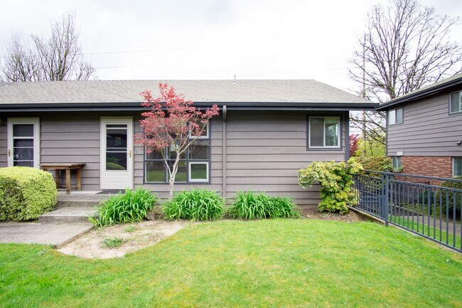 Mid-Century 2-bedroom Near OHSU Ready Mid-... - Mid-Century 2-bedroom Near OHSU Ready Mid-... Apartment Unit 05