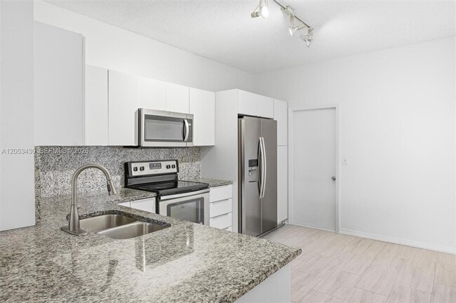 Photo - 2066 Madeira Dr
