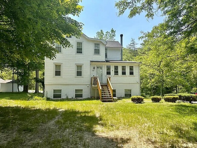 6440 Seneca St Unit Upper Rear