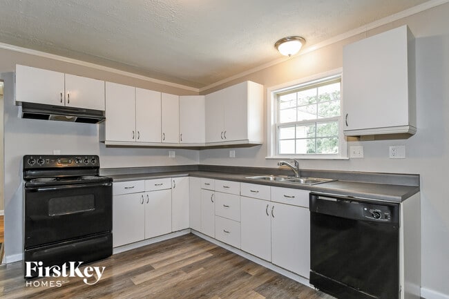 Photo - 240 Maple Dr