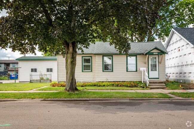 Building Photo - Southside single family home with garage