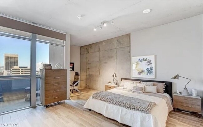 Photo - 353 E Bonneville Ave Unidad 802