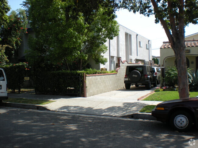 Building Photo - 2120 Stewart St Rental