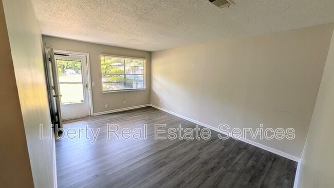 Photo - 631 Fleming Rd