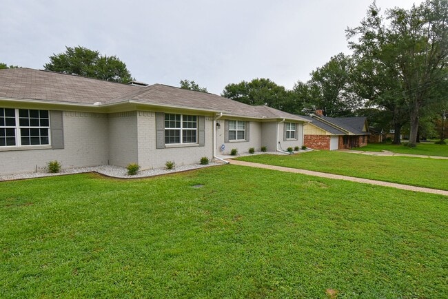 Photo - Lease Takeover Opportunity Available! 3 Be...