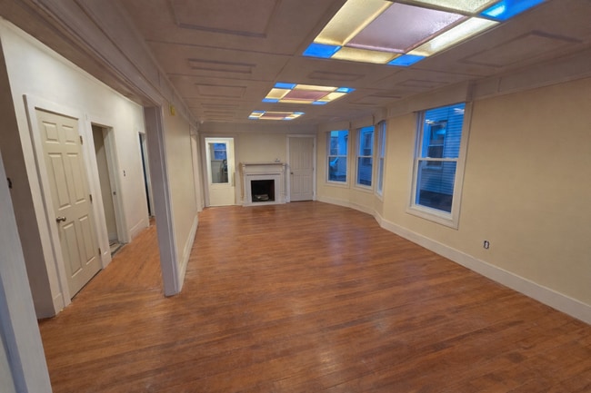 Building Photo - 146 Park Ave Unit 1