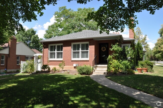 Building Photo - 2183 E Logan Ave Rental