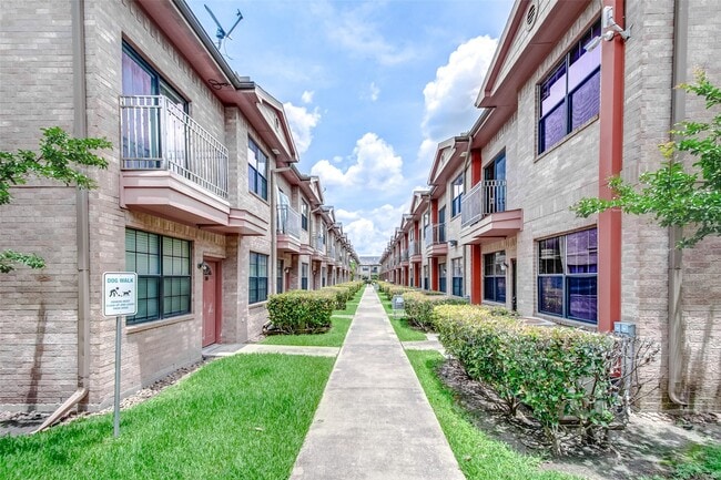 Photo - 9400 Bellaire Blvd Unit 202