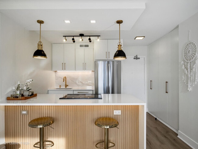 Photo - 1360 N Sandburg Terrace