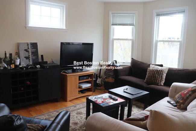Building Photo - 23 Tufts St Rental