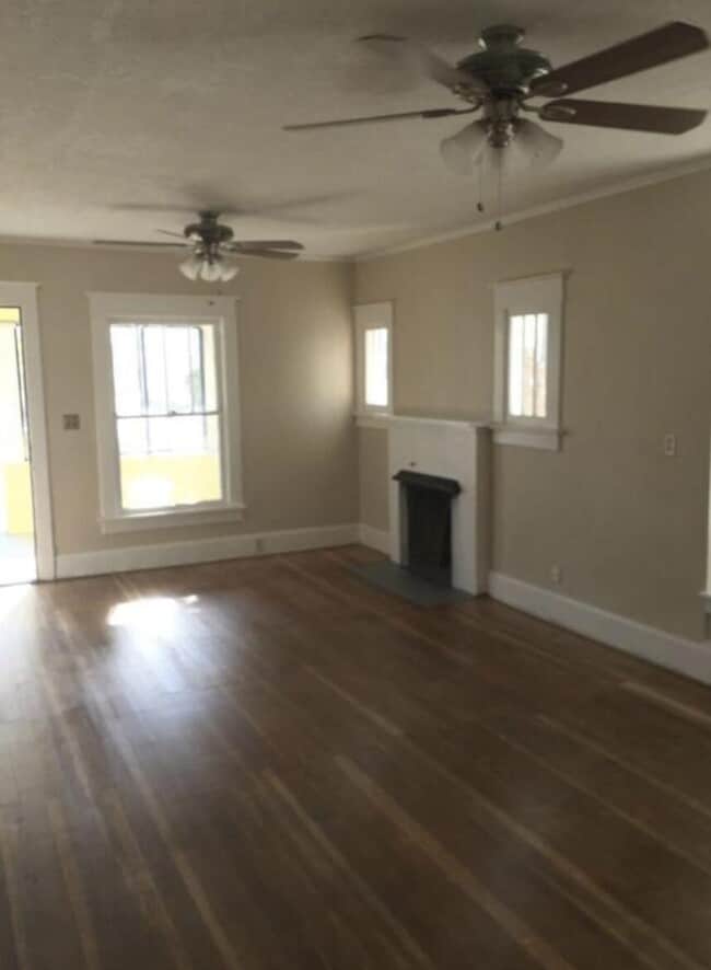 Photo - 213 Princeton Dr SE