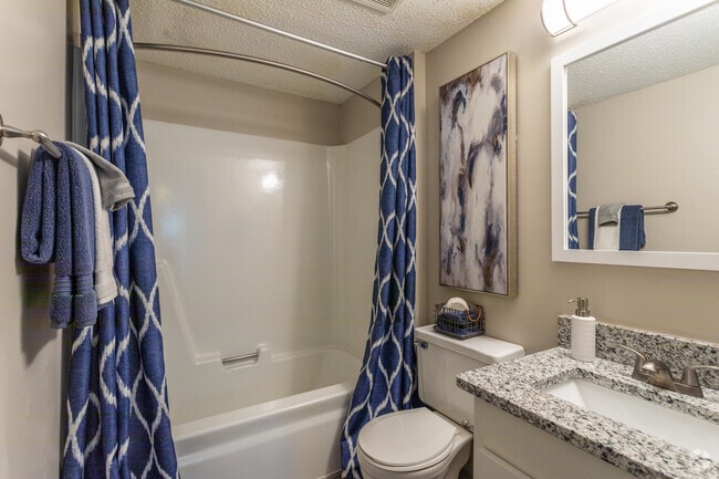 Studio - 440SF - Bathroom