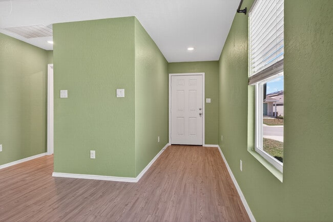 Modern 3-Bed Home with Fenced Yard and Private Balcony in San Antonio – $1,600/mo