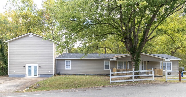 Photo - 770 Mahoney Rd