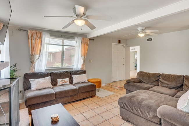 Photo - 858 E Alturas St Unidad ID1385820P