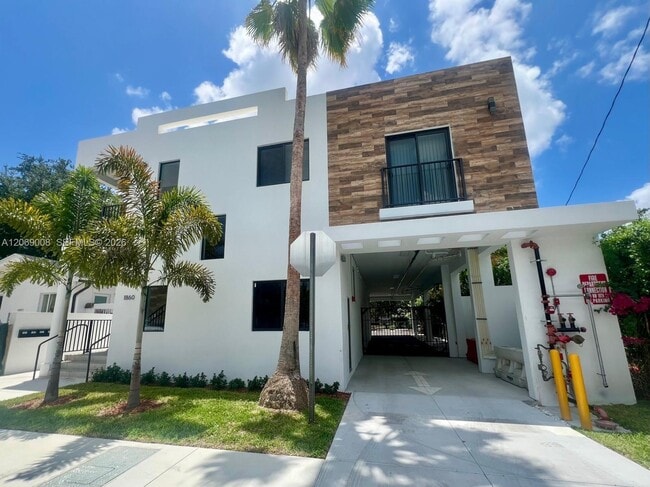Building Photo - 1860 NW 19th St Unit 101