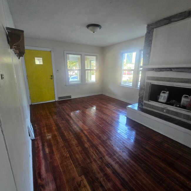 Photo - 1318 E Donald St
