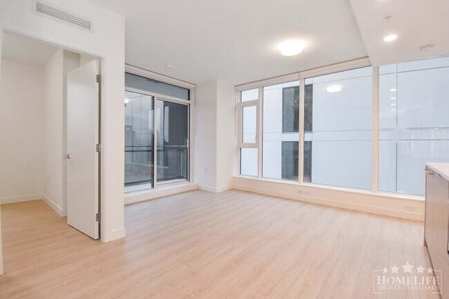 Photo - Stunning 1 Bed 1 Bath + Den Condo for Rent in Surrey City Centre's Modern Flamingo Building! Unité 711