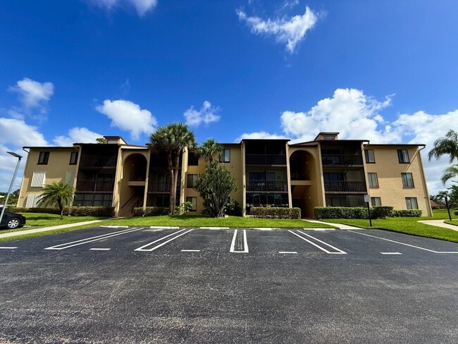 Building Photo - 603 Sea Pine Way Unit E3 Rental