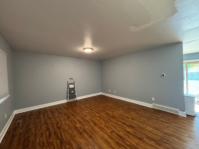 Photo - Great Tri-level home