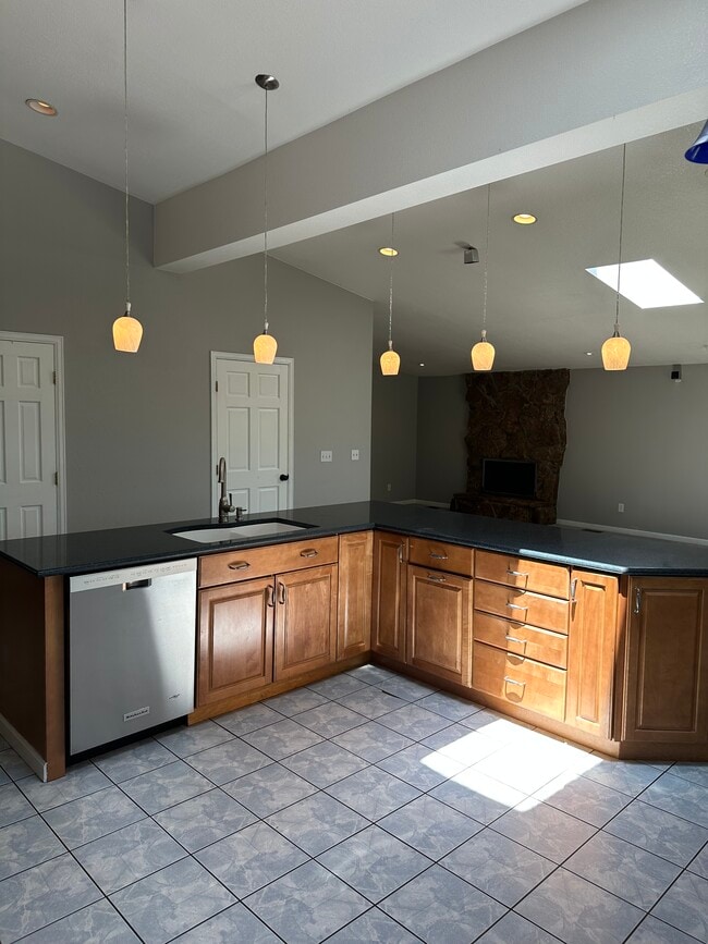 Photo - 756 S Bristol St