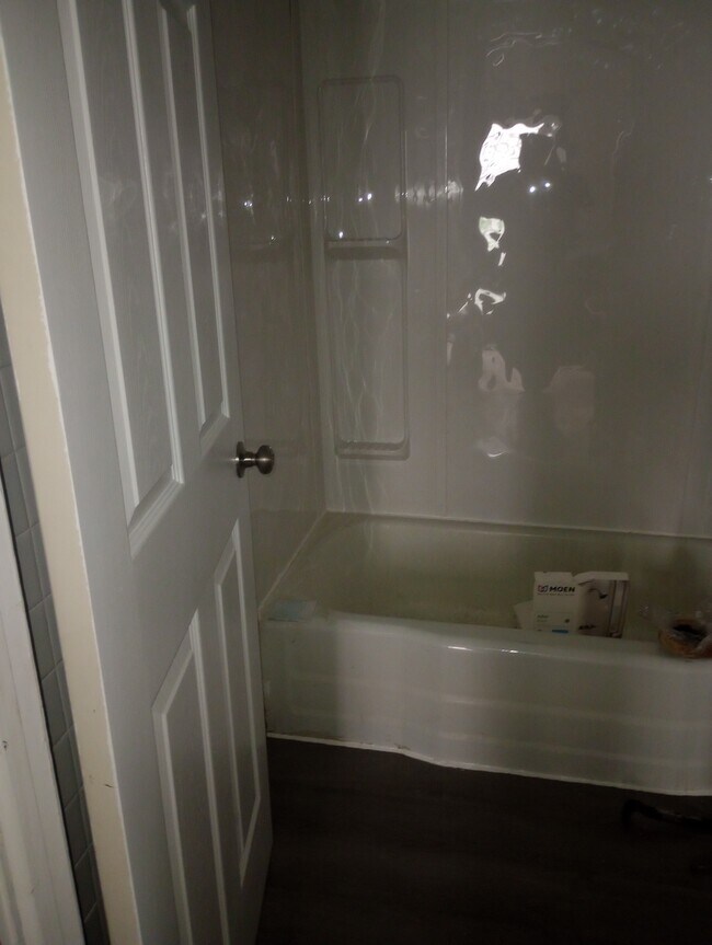 1351 W 10th St Apartments Unit 1352 West 10th 1 st floor Erie, PA