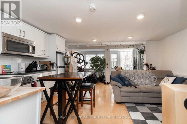 Photo - 105 Chatsworth Dr Unit 3
