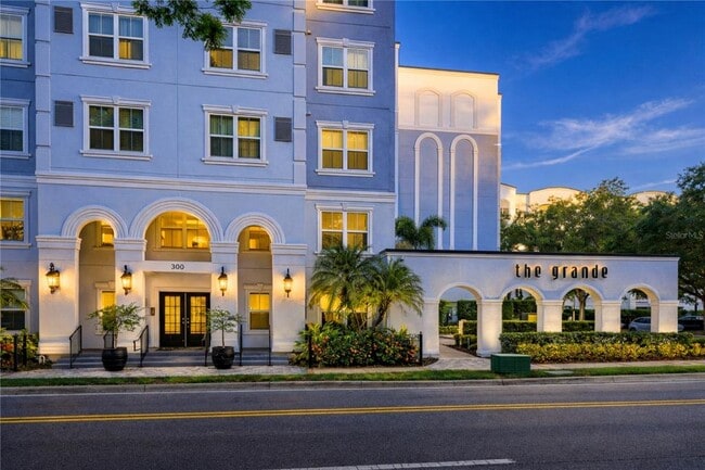 Building Photo - 204 E South St Unit 6052