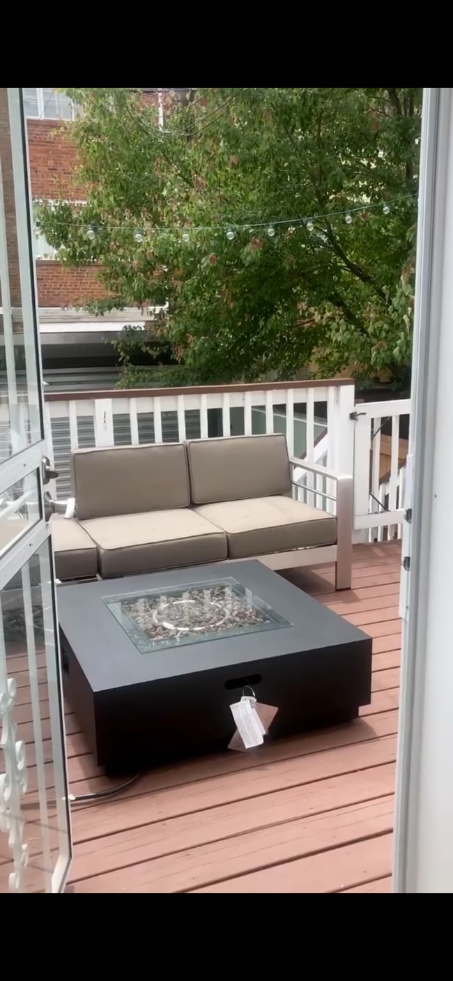 1412 Oak St NW Unit Row Home