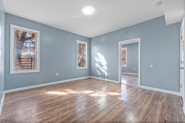 Photo - 302 Clinton Pl