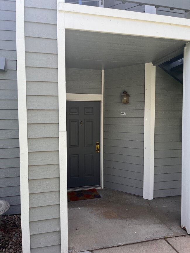 Entrada - 7447 Spy Glass Ct Unidad 102