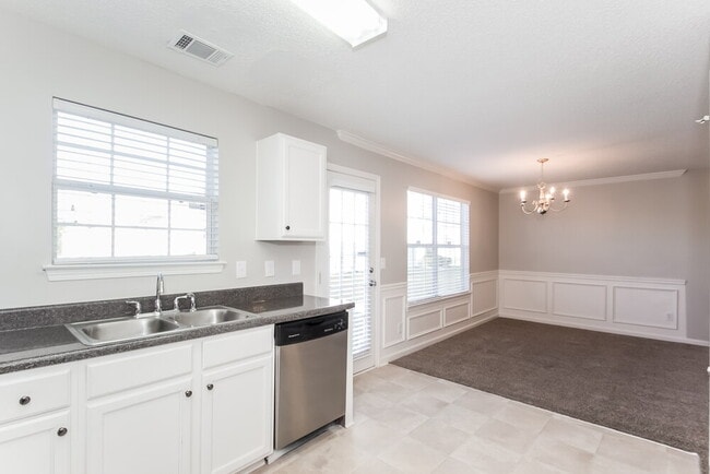 Photo - 1883 Roble Dr