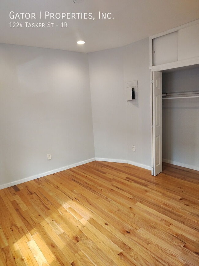 Building Photo - 1224 Tasker St Unit 1R