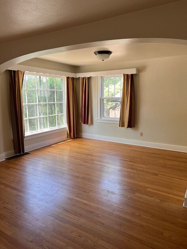 Photo - Large 5 Bedroom Home Located Three Blocks From OSU Campus