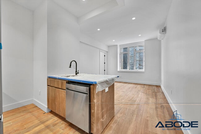 Photo - 433 Sackett St