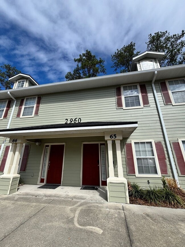 Building Photo - Fully Furnished 3-Bedroom Townhome