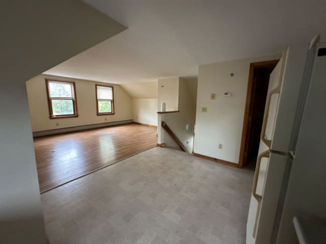 Building Photo - 86 Oak St Rental