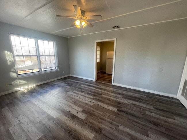 Photo - 1 Bed 1 Bath Duplex For Lease Now!