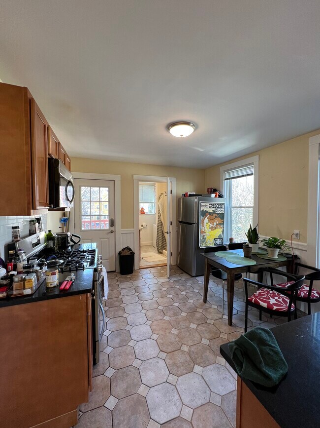 Photo - 176 Elm St Unit 3