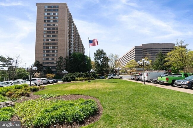 Building Photo - 3705 S George Mason Dr Unit 2202S