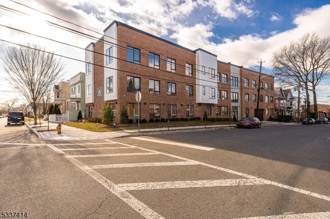 Building Photo - 560 13th Ave Unit 302 Rental