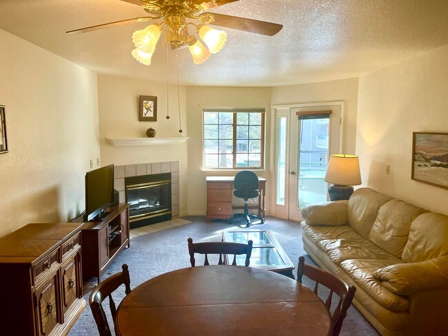 Building Photo - 31819 Rocky Village Dr Unit Evergreen condo