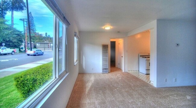Photo - 1549 San Carlos Ave Unit 11