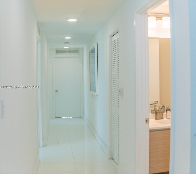 Photo - 600 NE 27th St Unit 2605