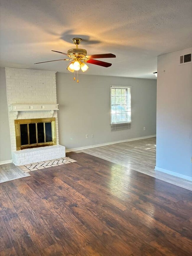 Photo - 560 Woodland Hills Pl