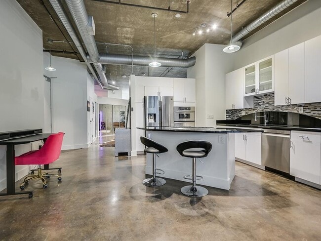 Photo - 311 W 5th St Unit 608