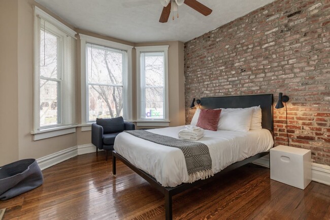 Building Photo - 4510 Laclede Ave Rental