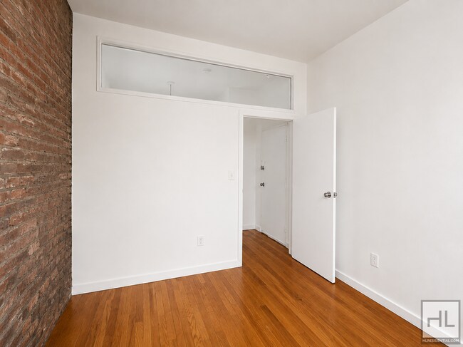 GREENE AVENUE / 2-Bed / Duplex / Backyard
