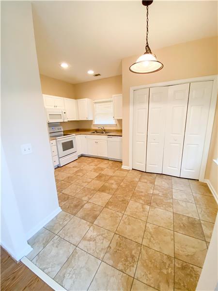 Photo - 204 Foxbury Square